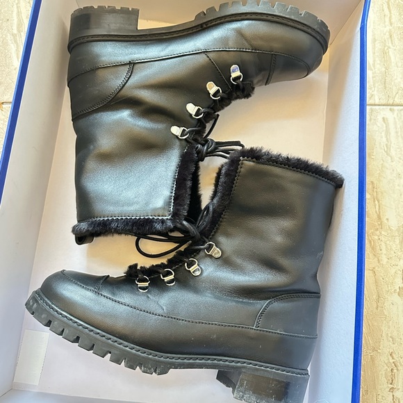 Stuart Weitzman - Picture 4 of 6